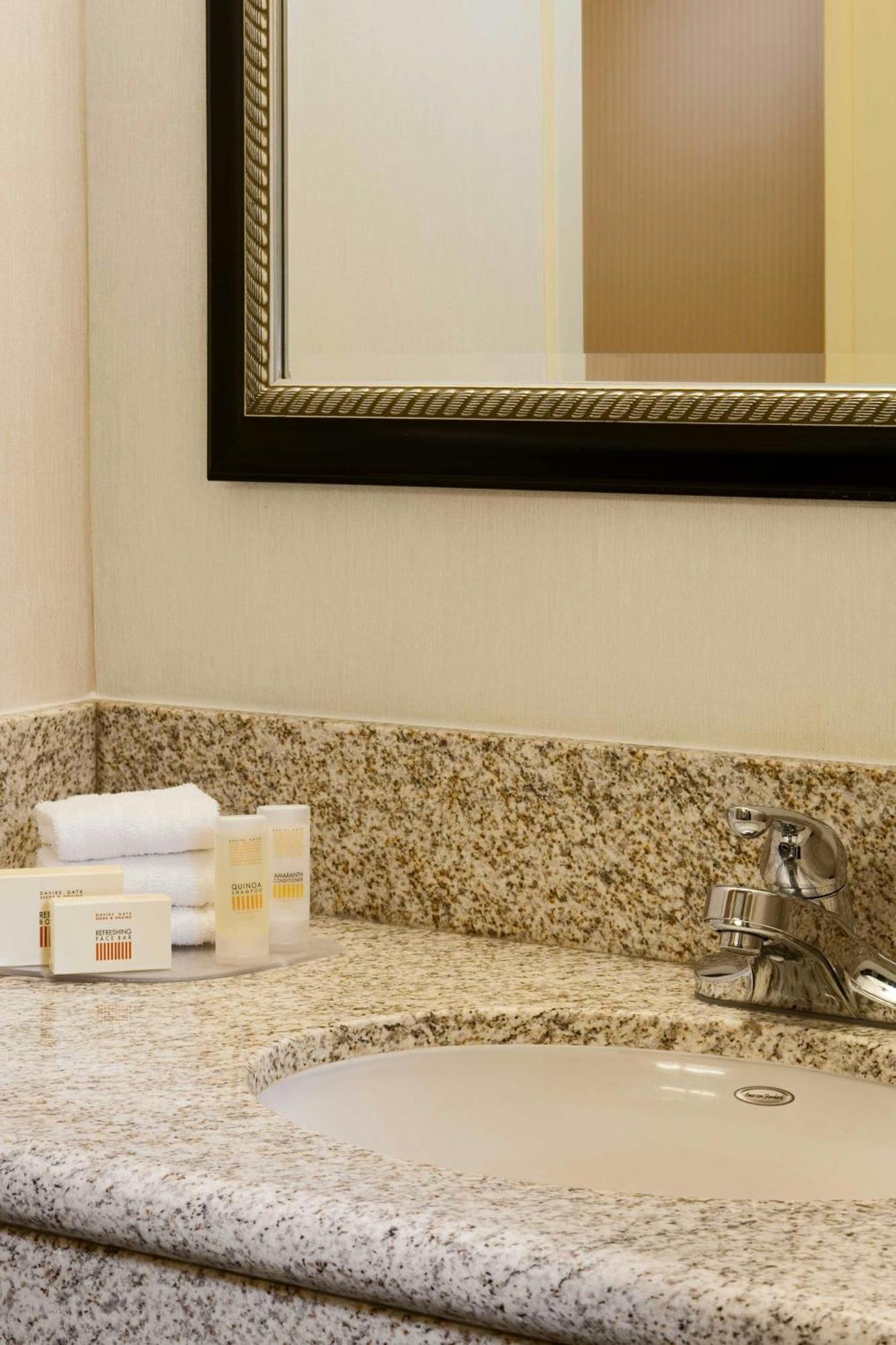 מלון Courtyard By Marriott Houston Hobby Airport מראה חיצוני תמונה